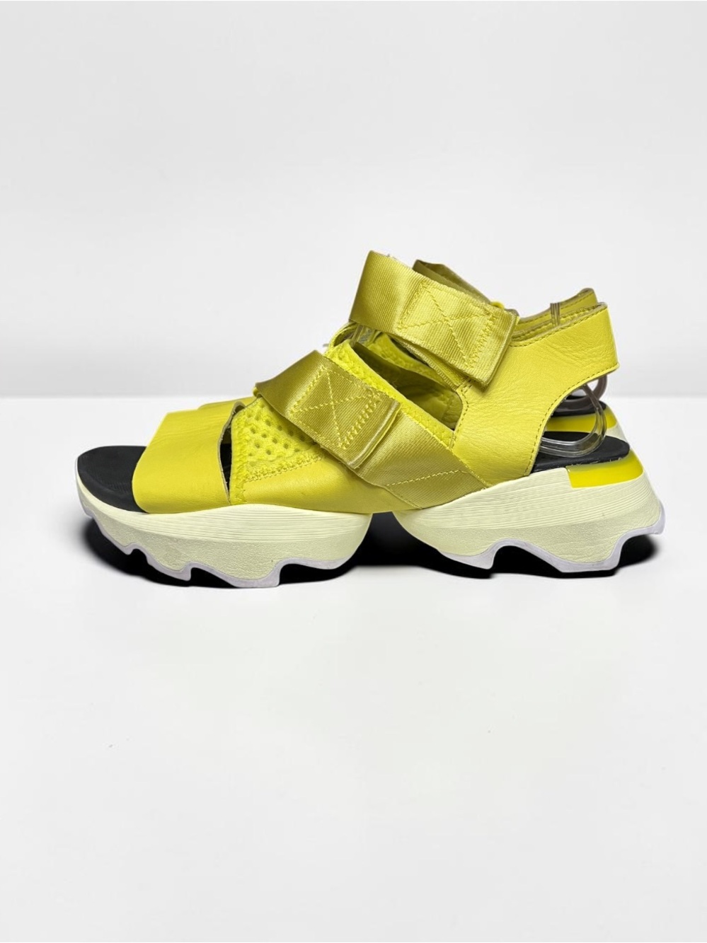 🌻 NEW w/tag Sorel Kinetic Impact Sandals Bright Yellow Chunky Platform size 10